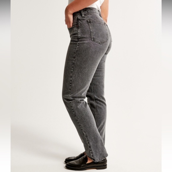 Abercrombie Curve Love Midrise Jean - 26R 90’s Straight - Picture 2 of 5